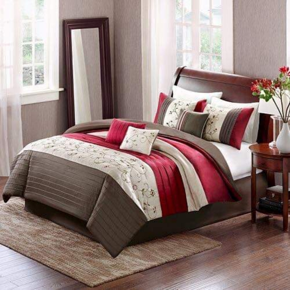 NWT LUXURY FULL COMFORTER SET